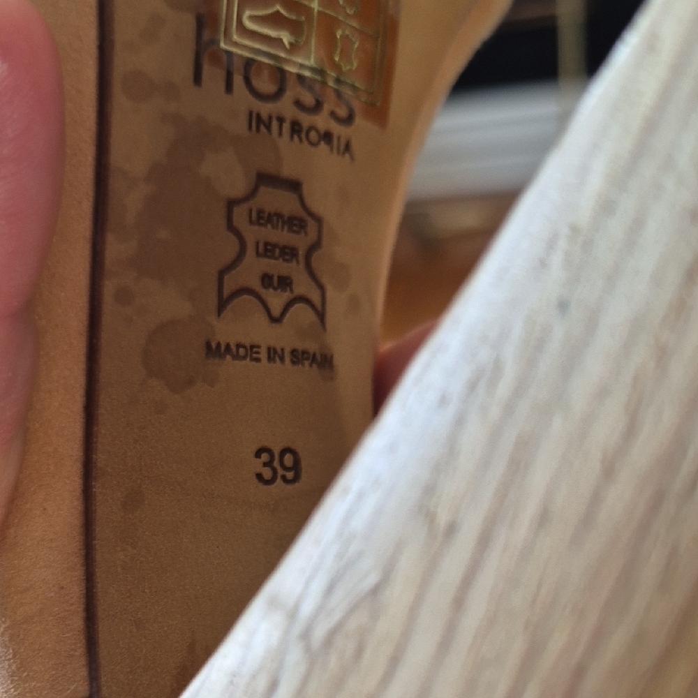 HOSS INTROPIA Elegant Tan Platform Heels - Picture 6 of 9